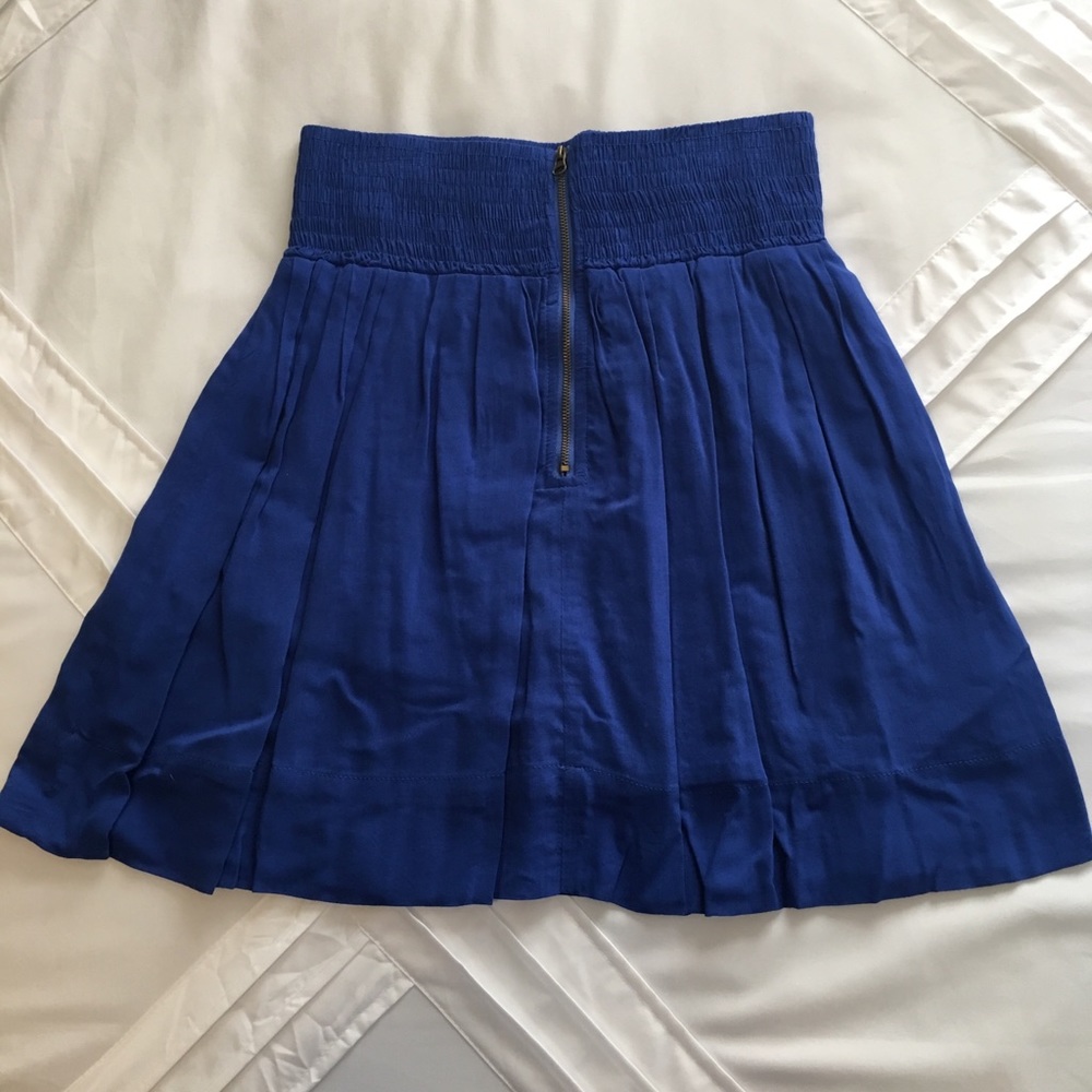 Flirty blue mini skirt with zipper up the front